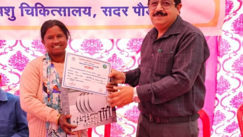 नीलम देवी की गाय बनी चैंपियन, पशुपालकों को दिए गए पुरस्कार