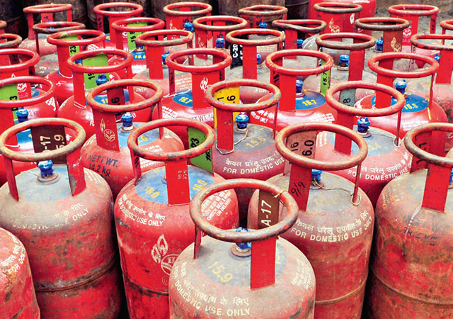 देहरादून में LPG आपूर्ति में सुधार, 90 हजार सिलेंडर का बैकलॉग बरकरार