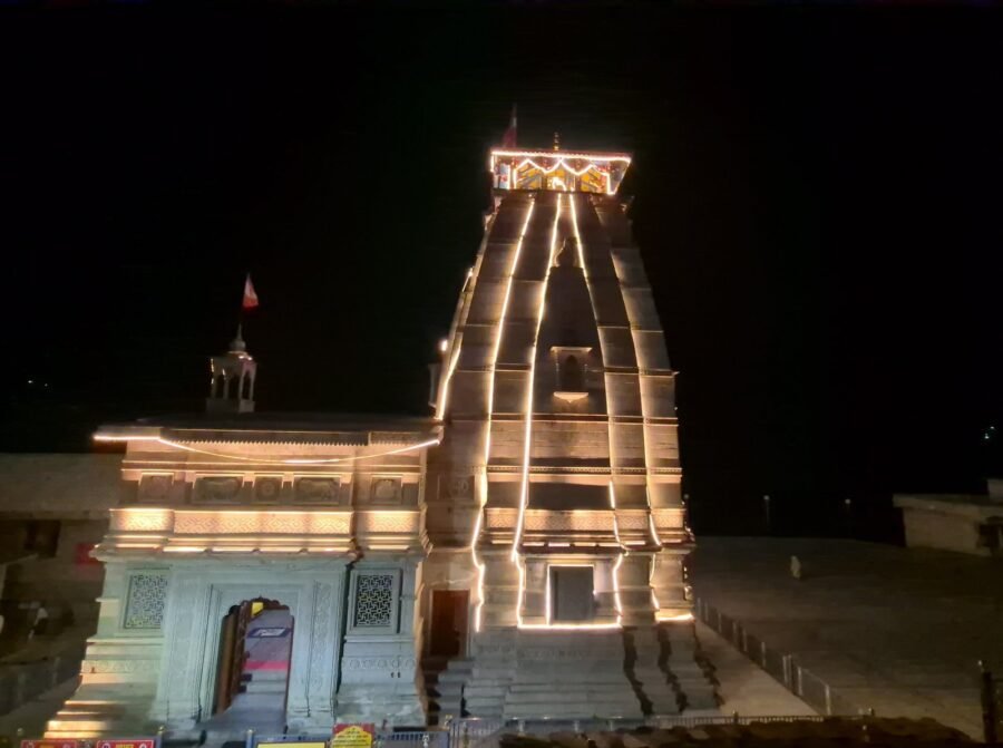 चंद्र ग्रहण के बाद बद्री-केदार मंदिर समिति के मंदिरों में शुद्धिकरण