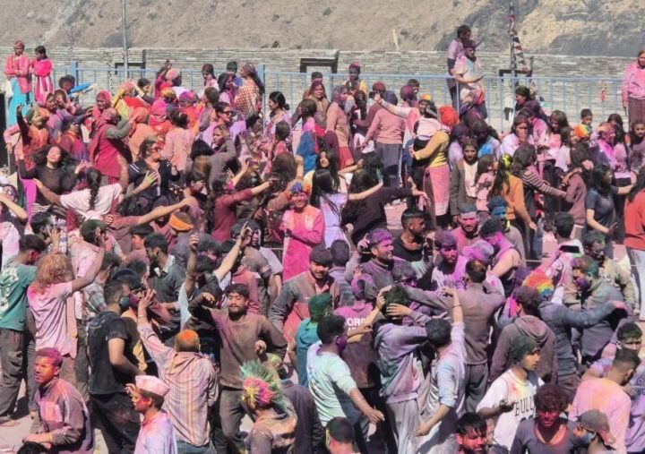 नृसिंह बद्री के आंगन में उमड़ा भक्ति और रंगों का सैलाब