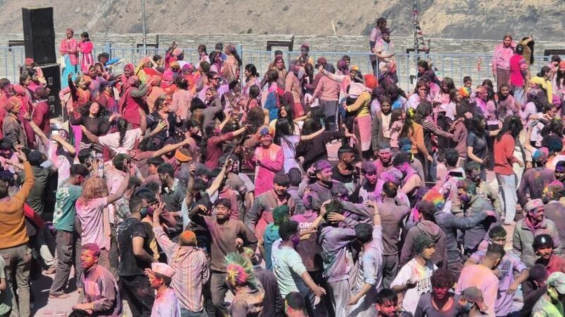 नृसिंह बद्री के आंगन में उमड़ा भक्ति और रंगों का सैलाब