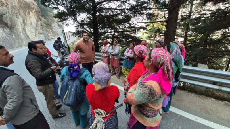 सिंहधार वार्ड की महिलाओं ने कूड़ा डंपिंग यार्ड के खिलाफ खोला मोर्चा