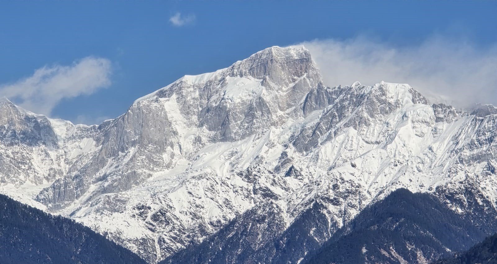 मौसम की मेहरबानी से लौटा हिमालयी चोटियों का बर्फीला श्रृंगार, लोगों में जगी राहत की उम्मीद