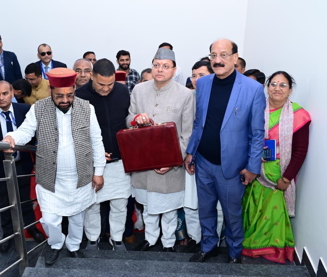 मुख्यमंत्री पुष्कर सिंह धामी ने पेश किया बजट, देखिए इस बजट में कहां किसको कितना मिला फायदा