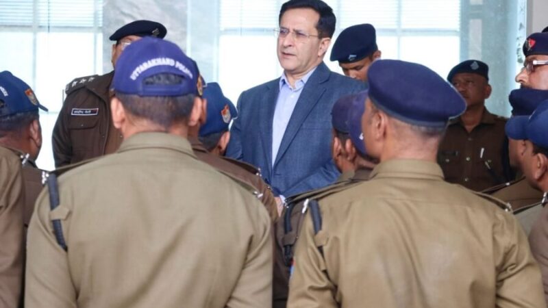 भराड़ीसैंण : डीजीपी ने विषम परिस्थितियों में तैनात जवानों का बढ़ाया हौसला