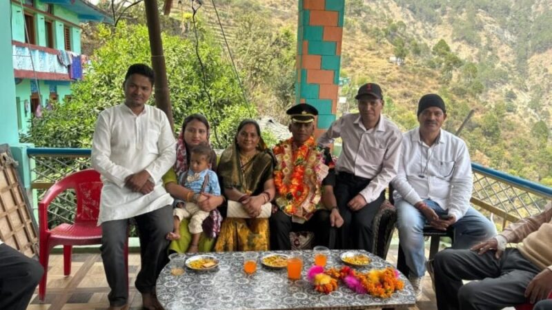 पोखरी के लाल साहिल रावत ने बढ़ाया मान, सेना में बने लेफ्टिनेंट, ढोल-नगाड़ों और फूल-मालाओं से हुआ गांव सरना में भव्य स्वागत अभिनंदन