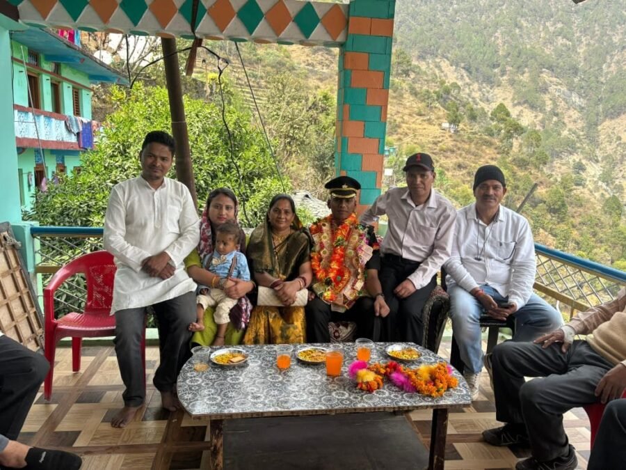 पोखरी के लाल साहिल रावत ने बढ़ाया मान, सेना में बने लेफ्टिनेंट, ढोल-नगाड़ों और फूल-मालाओं से हुआ गांव सरना में भव्य स्वागत अभिनंदन