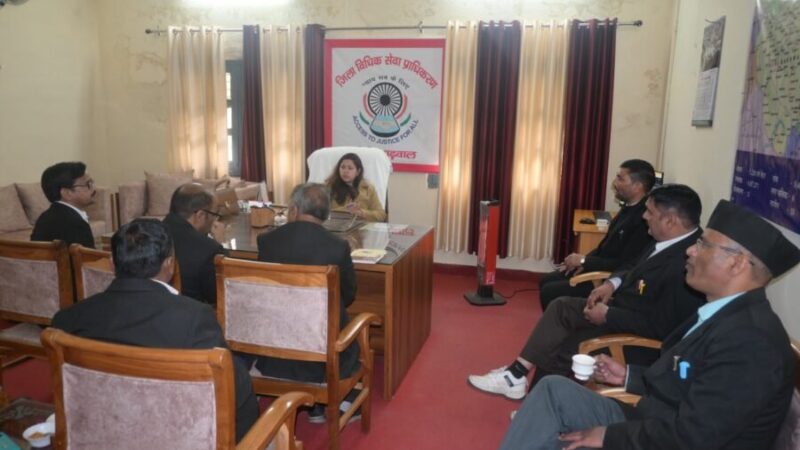 लंबित प्रकरणों के शीघ्र निस्तारण व निःशुल्क विधिक सहायता के विस्तार पर जोर