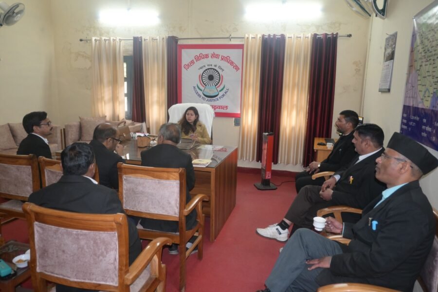 लंबित प्रकरणों के शीघ्र निस्तारण व निःशुल्क विधिक सहायता के विस्तार पर जोर