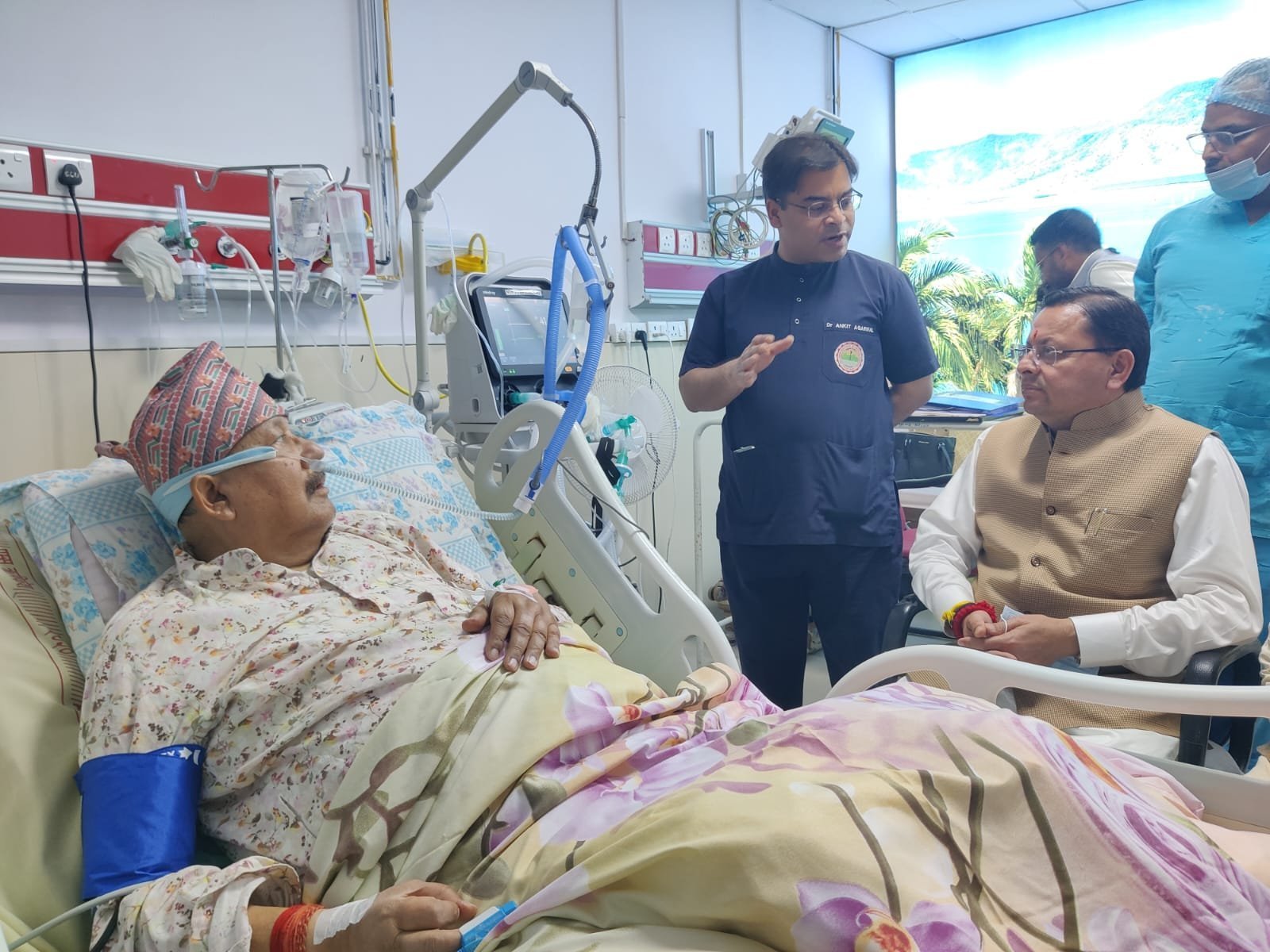 कैबिनेट मंत्री सतपाल महाराज तबीयत बिगड़ी, हाल जानने एम्स पहुंचे मुख्यमंत्री धामी