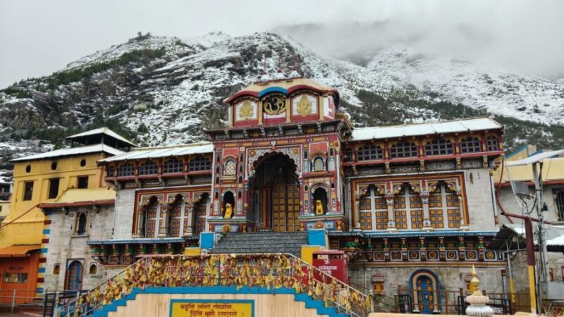 चमोली में कुदरत का श्वेत प्रहार : बर्फ की आगोश में बद्रीनाथ और हेमकुंड साहिब