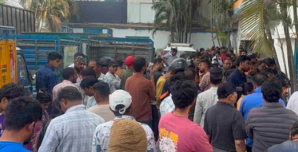 ईरान युद्ध की आंच दून की रसोई तक, गैस सिलेंडर के लिए एजेंसियों पर लंबी कतारें