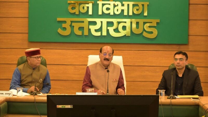 रोड़ कटिंग शर्तों मानकों के उल्लंघन पर विधिक एक्शन तय, प्रभारी मंत्री ने समीक्षा बैठक में दिए निर्देश