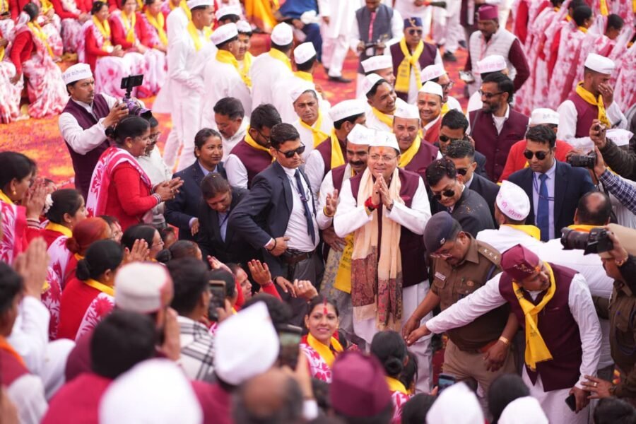 होली के रंगों में दिखी उत्तराखंड की संस्कृति, आस्था और विकास के संदेश के साथ दिखे सीएम धामी