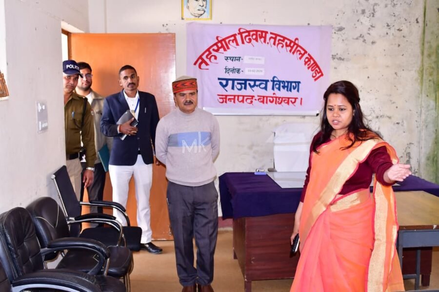 डीएम आकांक्षा कोंडे ने तहसील कांडा का किया औचक निरीक्षण, कार्य व्यवस्था में लापरवाही पर हुई सख्त, तहसीलदार से लेकर समस्त कर्मचारियों की वेतन आहरण पर रोक, स्पष्टीकरण तलब