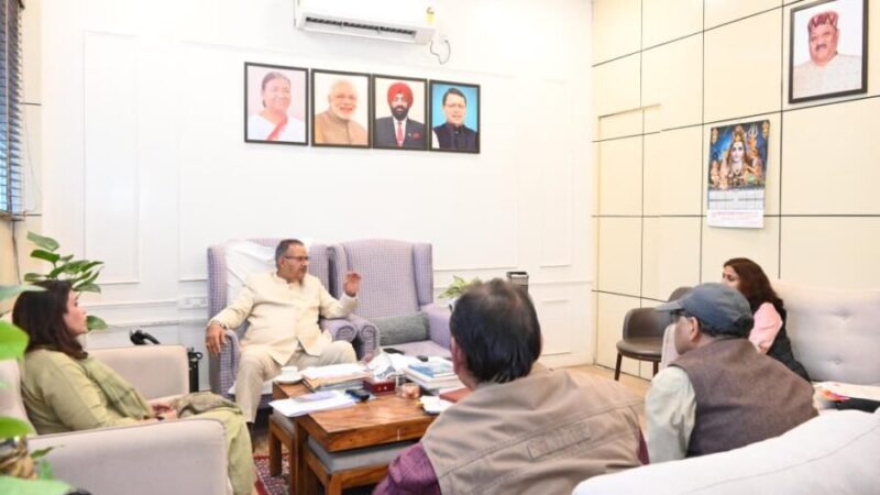 ग्राम्य विकास मंत्री गणेश जोशी ने की केंद्र एवं राज्य सरकार द्वारा संचालित विभिन्न योजनाओं की समीक्षा, अधिकारियों को दिए निर्देश