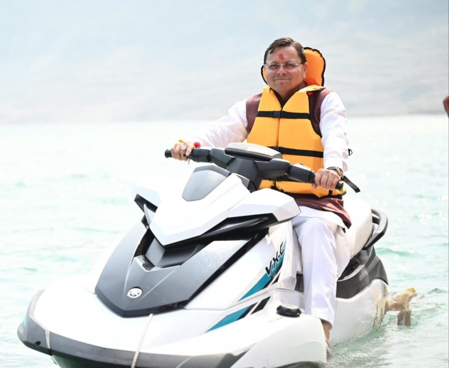 टिहरी झील में रोमांच के सफर पर निकले सीएम धामी, लेक फेस्टिवल में दिखे सीएम पुष्कर सिंह धामी के अलग-अलग अंदाज