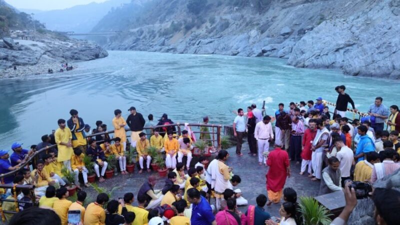 श्री रघुनाथ मंदिर में गूँजे राम-रघुनाथ के भजन, हिमालय O2 के भक्तिमय सुरों से सराबोर हुई संगम नगरी, देवप्रयाग संगम पर उतरीं साक्षात गंगा, ‘हिमालय O2’ के तहत भव्य महाआरती से जगमगा उठा तट