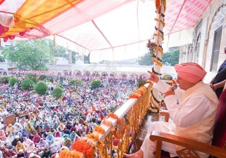 श्री दरबार साहिब एवं श्री झण्डा साहिब में चला दर्शनों व मनौतियों का क्रम, श्रीमहंत देवेन्द्र दास जी महाराज ने संगतों को दिए दर्शन व आशीर्वाद, मंगलवार को होगी ऐतिहासिक नगर परिक्रमा, संगतों ने पूरी की तैयारी