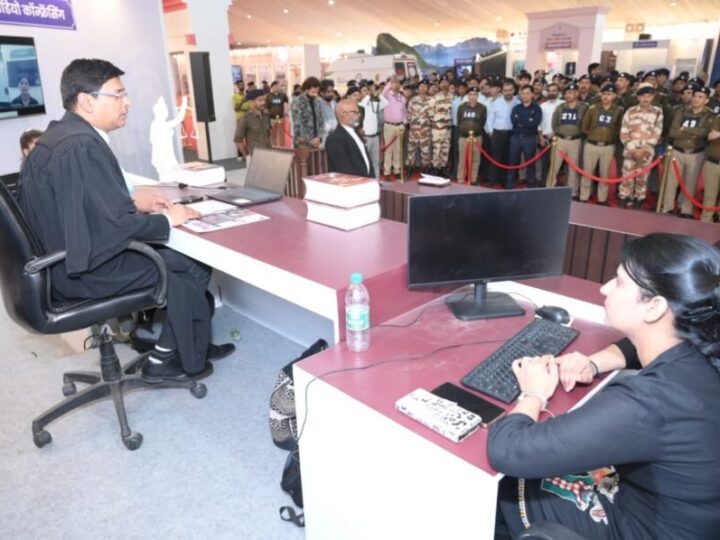 “न्याय संहिता” प्रदर्शनी के चौथे दिन उमड़ा भारी जन सैलाब, अब तक 8000 से अधिक आगंतुकों ने लिया लाभ, सुरक्षा बलों, प्रशिक्षुओं और विद्यार्थियों की भी सक्रिय भागीदारी