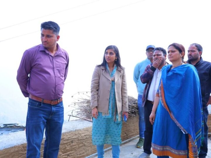 डीएम स्वाति एस. भदौरिया ने शिकायत पर तुरंत कुण्डोली गांव में पेयजल समस्या का लिया संज्ञान, मौके पर पहुंचकर समाधान