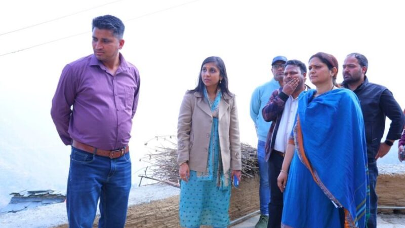 डीएम स्वाति एस. भदौरिया ने शिकायत पर तुरंत कुण्डोली गांव में पेयजल समस्या का लिया संज्ञान, मौके पर पहुंचकर समाधान