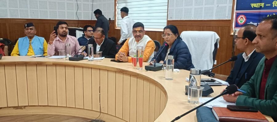 “महिला आयोग आपके द्वार” अभियान के तहत पौड़ी में महिला उत्पीड़न पर कड़ी कार्रवाई; अध्यक्ष कुसुम कंडवाल ने दिए विभागीय तबादलों और जांच के आदेश