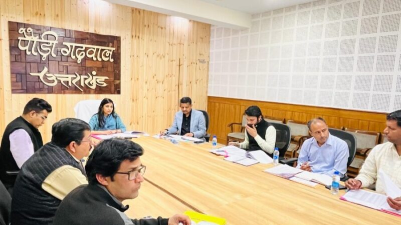 सहकारी देयों की वसूली धीमी होने पर डीएम स्वाति एस. भदौरिया सख्त, 50 प्रतिशत से कम वसूली पर सचिवों का वेतन रोकने के निर्देश