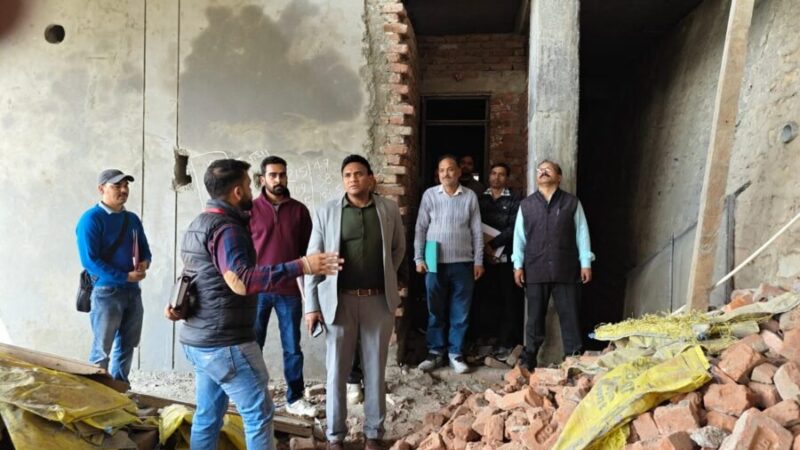 चारधाम यात्रा से पहले ट्रैफिक व्यवस्था दुरुस्त करने की तैयारी, सचिव डॉ. आर राजेश कुमार ने गौचर-कर्णप्रयाग-चमोली में पार्किंग परियोजनाओं का किया निरीक्षण