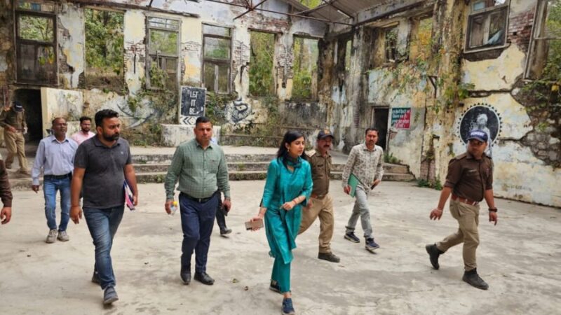 डीएम स्वाति एस. भदौरिया ने बीटल्स आश्रम में चल रहे विकास व संरक्षण कार्यों का किया निरीक्षण, ऐतिहासिक स्वरूप को संरक्षित रखते हुए विकास कार्य करने के दिए निर्देश