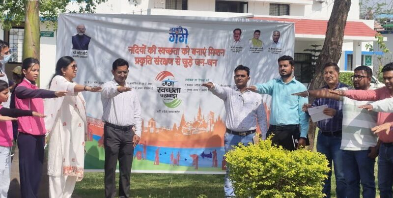 हरिद्वार में गंगा स्वच्छता पखवाड़ा शुरू, घाटों पर चला सफाई अभियान