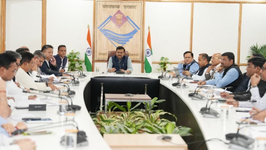 मुख्य सचिव आनंद बर्धन की अध्यक्षता में सचिव समिति की बैठक आयोजित, विभिन्न योजनाओं की वित्तीय प्रगति की समीक्षा, खर्च में तेजी लाने के निर्देश