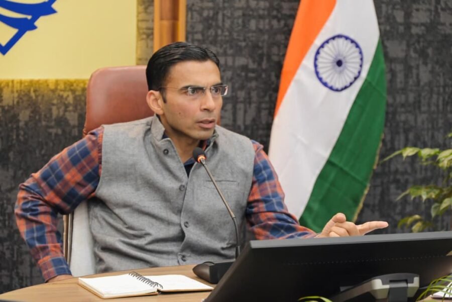 एलपीजी आपूर्ति व बैकलॉग पर डीएम सविन बंसल की सख्ती, गैस एजेंसियों की गतिविधियों पर रखी जाएगी नजर, कालाबाजारी में सलिंप्तता पर एजेंसी स्वामी को अब सीधे जेल