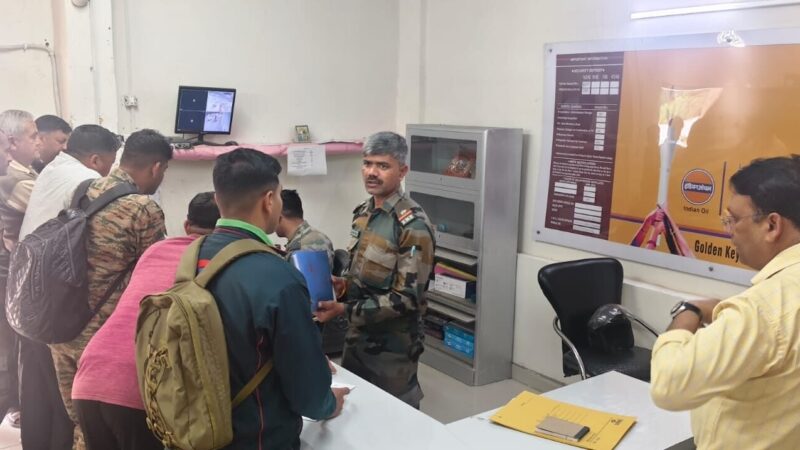 एलपीजी कालाबाजारी पर प्रशासन का शिकंजा, 15 सिलेंडर जब्त