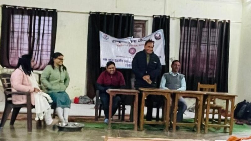 तीव्र वर्षा के बावजूद भक्त दर्शन राजकीय स्नातकोत्तर महाविद्यालय के एनएसएस शिविर में ज्ञानवर्धक और रचनात्मक गतिविधियाँ