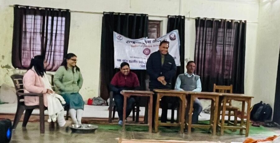 तीव्र वर्षा के बावजूद भक्त दर्शन राजकीय स्नातकोत्तर महाविद्यालय के एनएसएस शिविर में ज्ञानवर्धक और रचनात्मक गतिविधियाँ