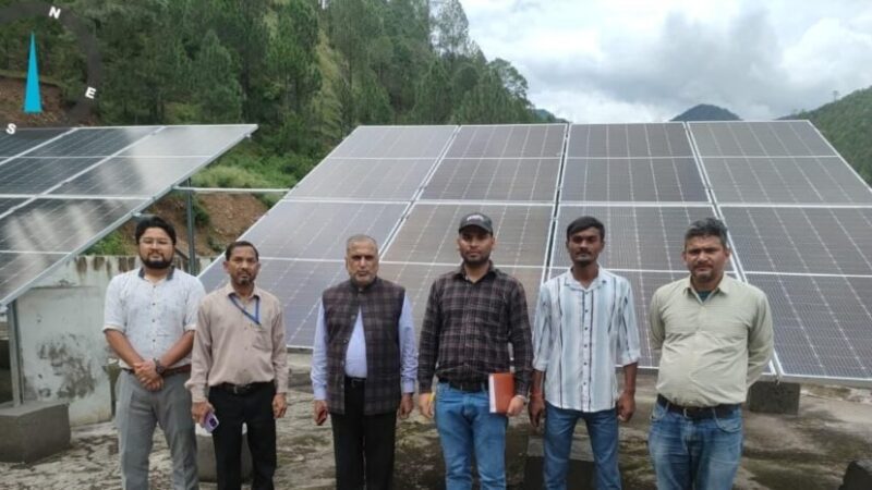 पौड़ी गढ़वाल : सौर ऊर्जा से रोशन हो रहे गांव और सरकारी भवन, युवाओं को मिल रहा रोजगार