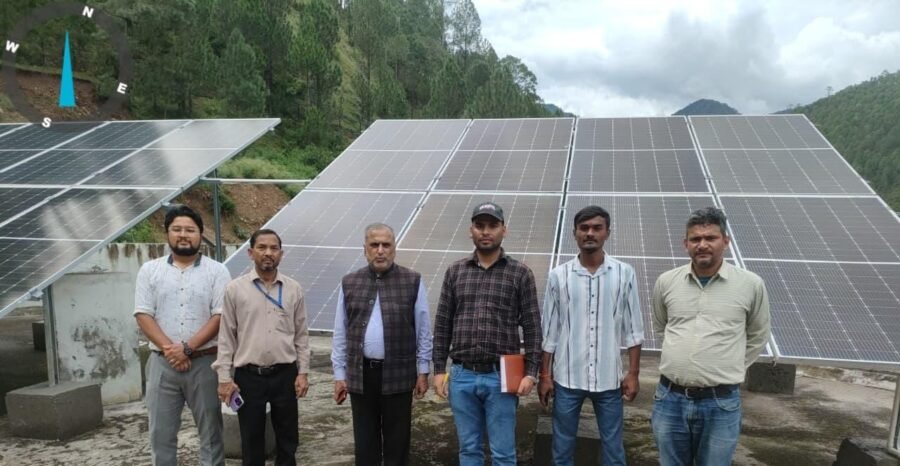 पौड़ी गढ़वाल : सौर ऊर्जा से रोशन हो रहे गांव और सरकारी भवन, युवाओं को मिल रहा रोजगार