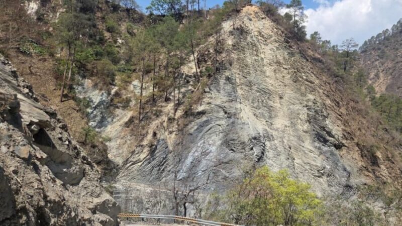 बिरही–निजमुला मोटर मार्ग पर ‘काली चट्टान’ बनी बड़ी समस्या, बरसात में बार-बार बाधित होती है आवाजाही