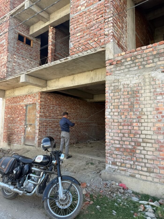 अवैध निर्माणों पर एमडीडीए की सख्ती, डोईवाला और ऋषिकेश में कई भवन सील, कान्हरवाला भानियावाला तिराह और निर्मल बाग में कार्रवाई, टीम और पुलिस बल की मौजूदगी में चला अभियान