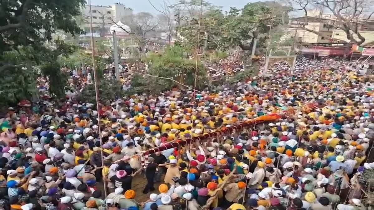 उत्तराखंड : दरबार साहिब में जयकारों के साथ हुआ श्री झंडे जी का आरोहण, इनको मिला दर्शनी गिलाफ चढ़ाने का सौभाग्य