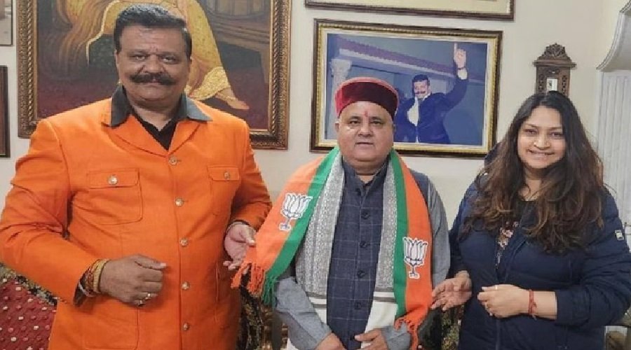 मुंबई की पुरानी डांस पार्टी : लंढौरा में सियासी सरप्राइज, भाजपा प्रदेश अध्यक्ष महेंद्र भट्ट पहुंचे पूर्व विधायक कुंवर प्रणव सिंह चैंपियन के घर