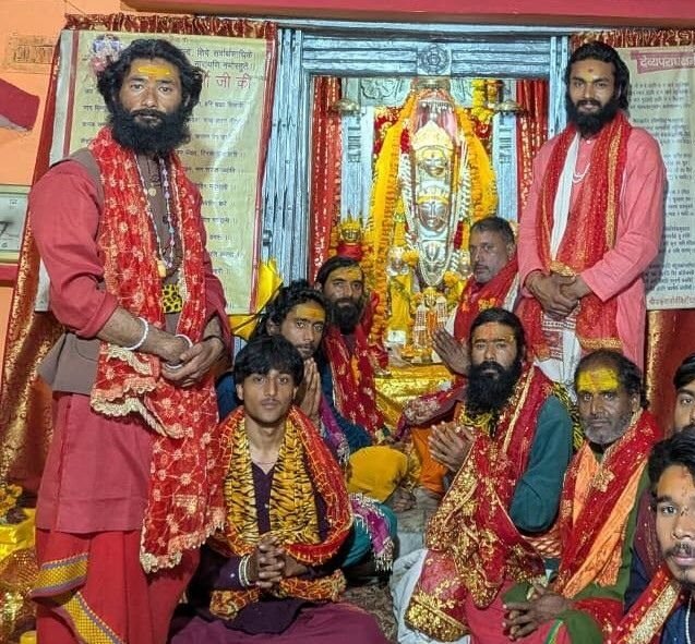 सती शिरोमणि माता अनसूया की देव डोली गर्भगृह में प्रतिष्ठापित