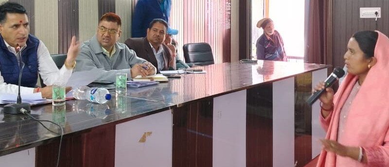 तहसील दिवस पर मूलभूत समस्याओं के समाधान की उठी मांग