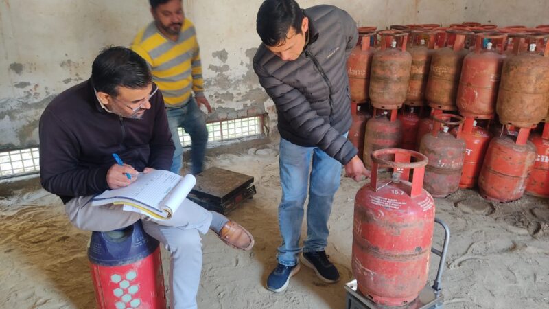 पौड़ी गढ़वाल : 16 स्थानों पर गैस एजेंसियों और व्यवसायिक प्रतिष्ठानों की हुई जांच