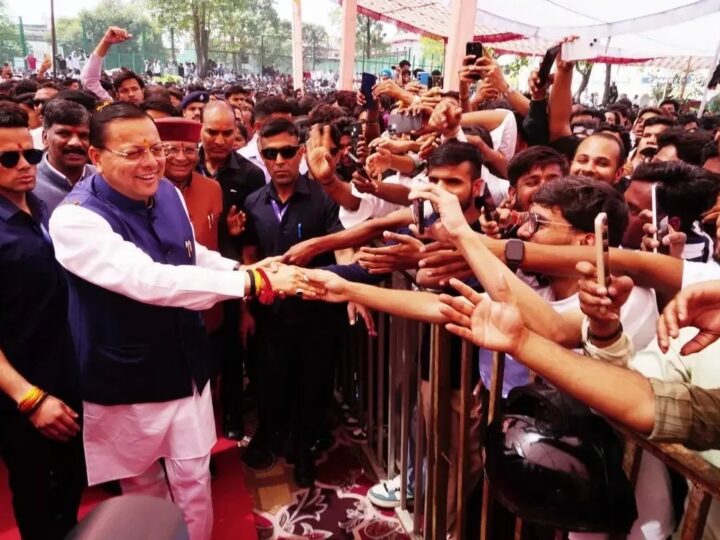 सीएम धामी ने डीएवी पीजी कॉलेज, देहरादून में आयोजित छात्रसंघ समारोह में किया प्रतिभाग, छात्र-छात्राओं को किया संबोधित