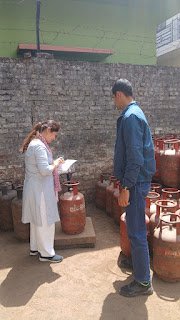 LPG आपूर्ति व्यवस्था पर कड़ी निगरानी, 3 गैस गोदामों का औचक निरीक्षण