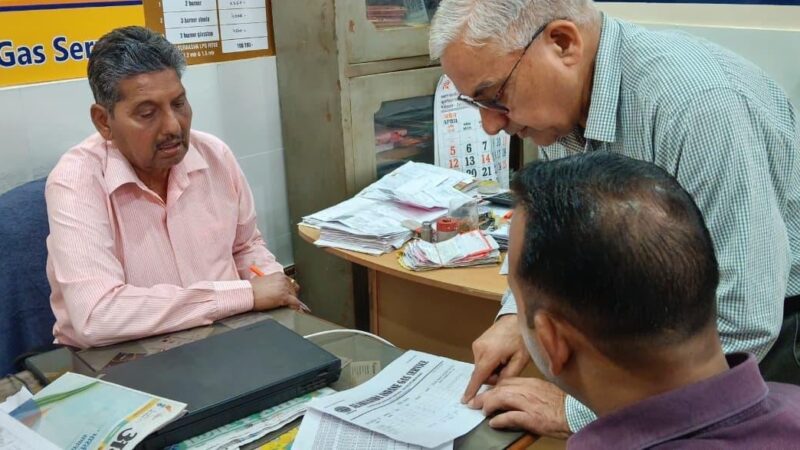 गैस आपूर्ति व्यवस्था पर सख्ती, तीन गोदामों का औचक निरीक्षण