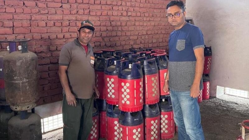 पौड़ी गढ़वाल में एलपीजी आपूर्ति पर सख्ती, 65 प्रतिष्ठानों का औचक निरीक्षण