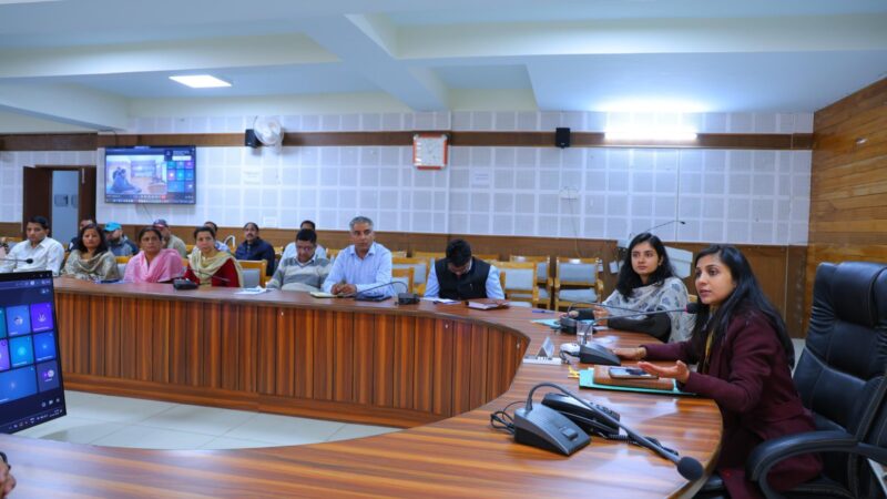 स्व-गणना से समय की बचत और सटीक आंकड़े मिलेंगे – डीएम स्वाति एस. भदौरिया